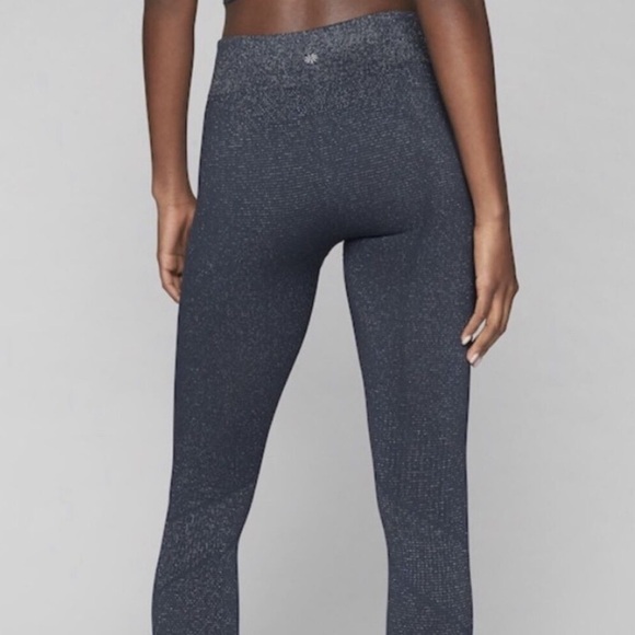 🩷ATHLETA SEAMLESS GLITTER SPARKLE BLUE SIZE MEDIUM TRENDING LEGGINGS PANTS - Picture 2 of 9